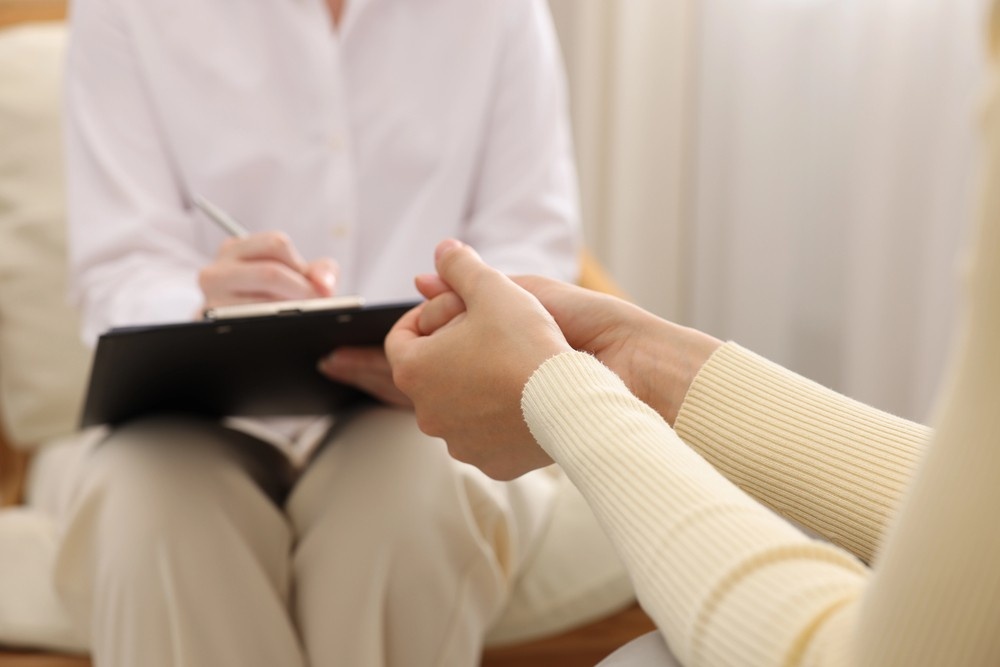 Professional psychiatrist in Sugar Land taking notes. This Sugar Land psychiatrist is in-network with Blue Cross Blue Shield.