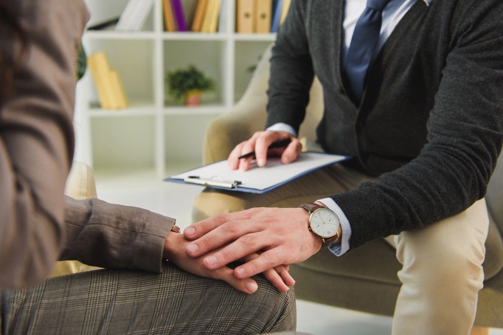 A psychiatrist in Sugar Land comforting a patient. This Sugar Land psychiatrist accepts Blue Cross Blue Shield insurance.